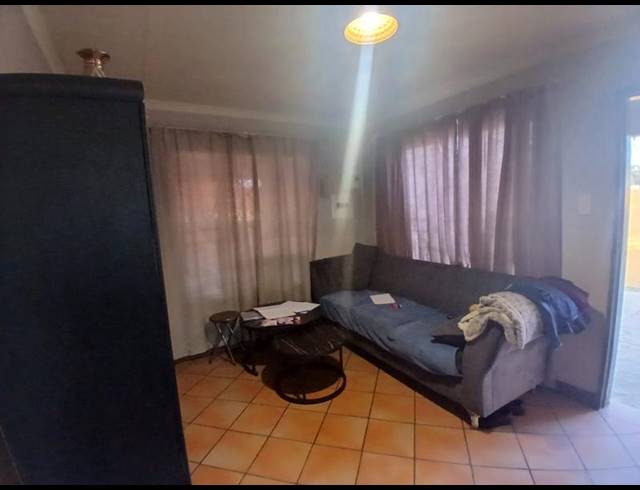 6 BEDROOM HOUSE FOR SALE IN OLIEVENHOUTBOSCH